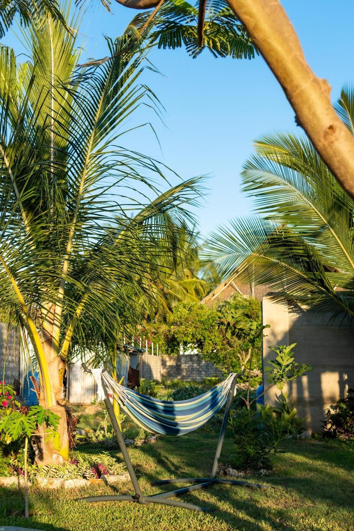 Private Backdoor Villa With Big Swimming Pool And Services Of Chef Included Diani Beach Exterior photo